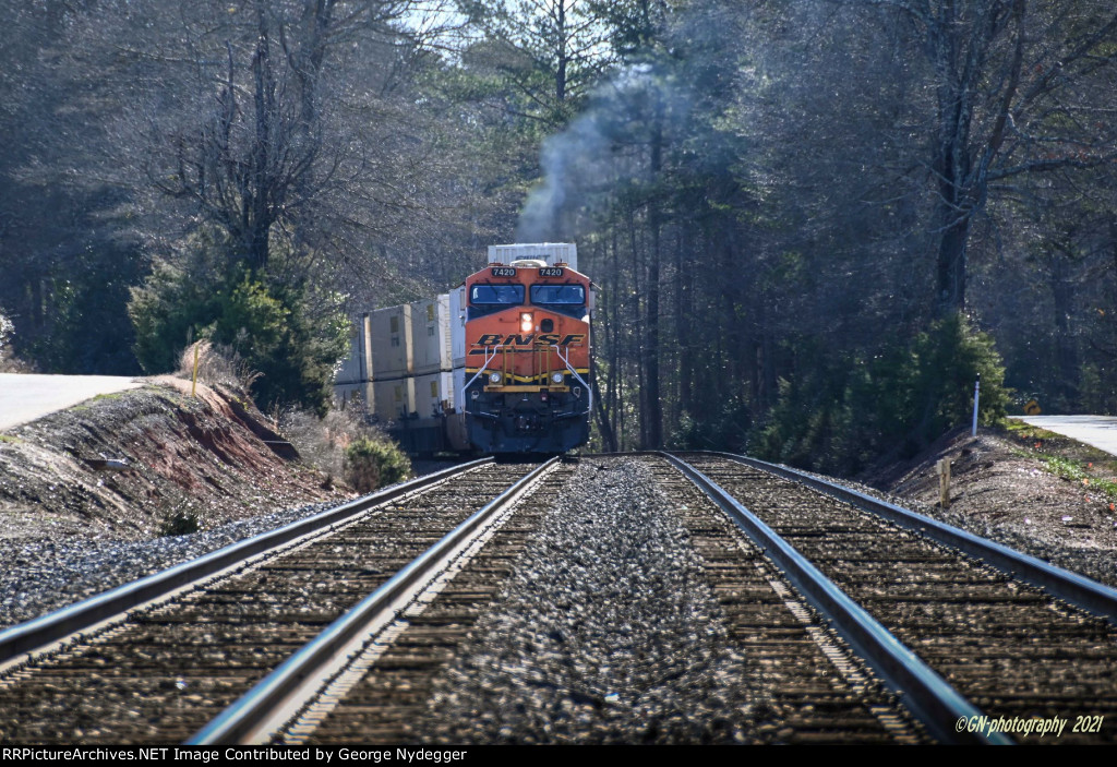 BNSF 7420 stopped waiting for a green signal
